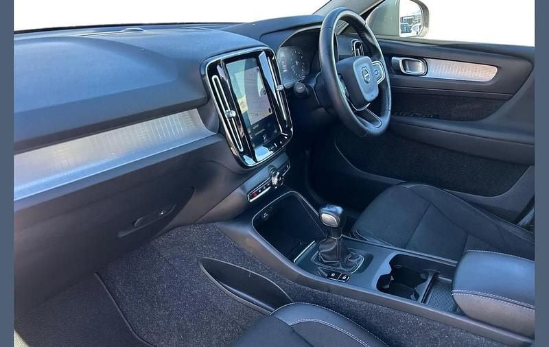 Used Volvo XC40 Momentum 161 HP (118 kW) 2020 Grey SUV