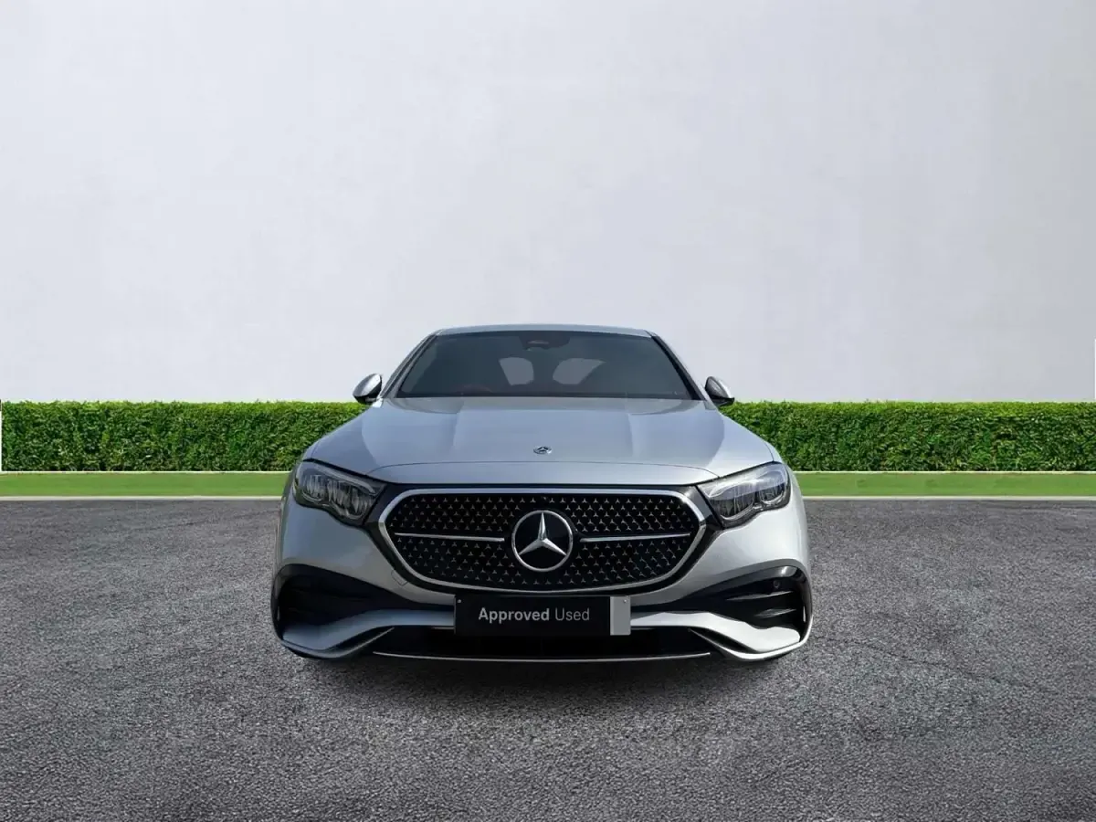 Usado Mercedes E200 AMG line 204 HP (150 kW) 2024 Prateado Sedan