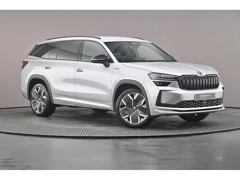 Brilliant silver metallic Used 2025 Skoda Kodiaq SportLine SUV | £33,992 (Fair price) - Image 1/4