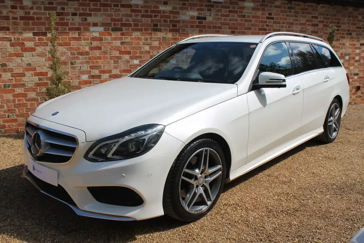 Used Mercedes E250 AMG line 2014 White Estate