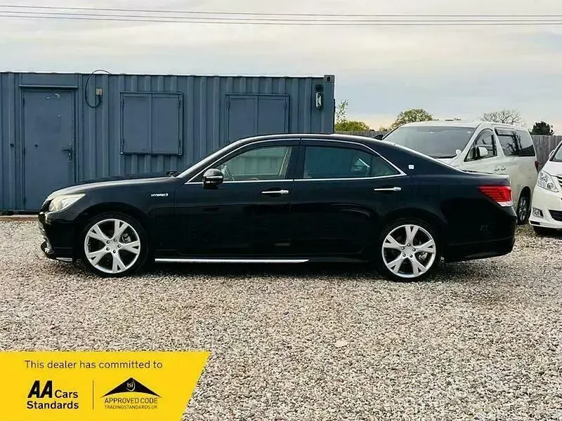 Used Toyota Crown 178 HP (130 kW) 2013 Black Sedan