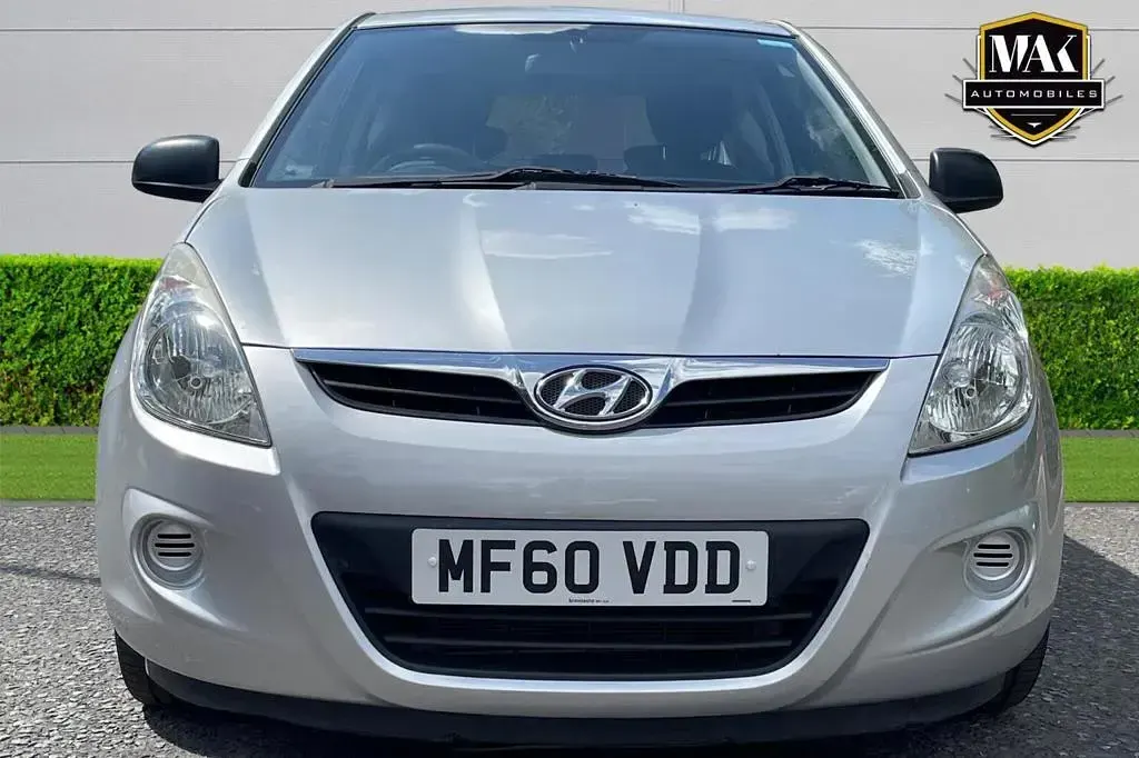 Used Hyundai i20 Classic 78 HP (57 kW) 2010 Silver Hatchback