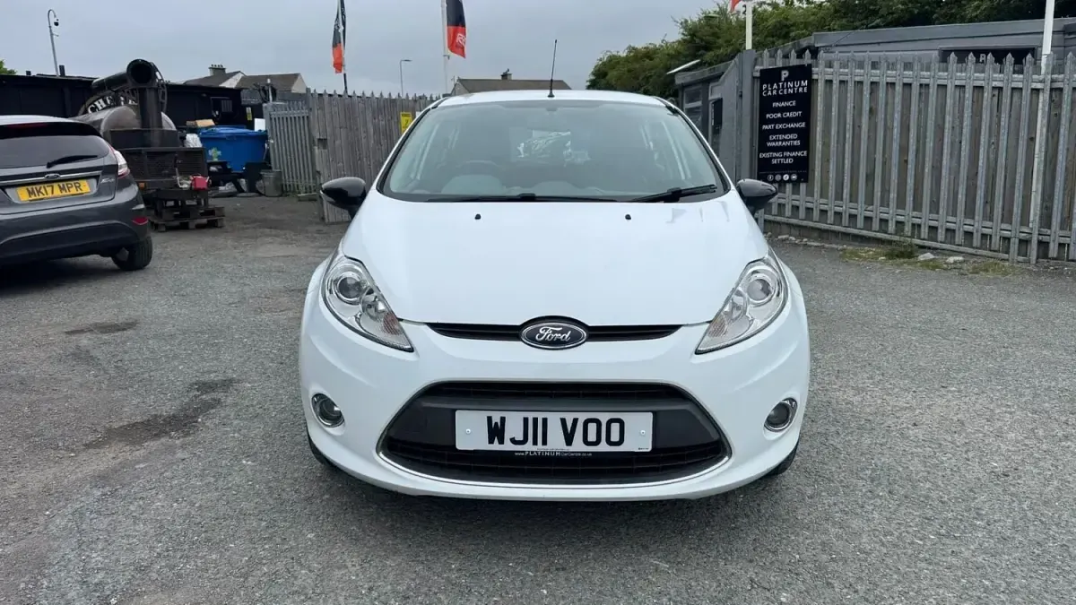 Used Ford Fiesta Zetec 82 HP (60 kW) 2011 White Hatchback