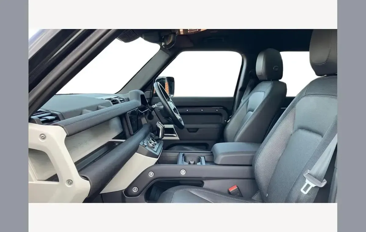 Used Land Rover Defender SE Dynamic 300 HP (220 kW) 2023 Santorini black SUV