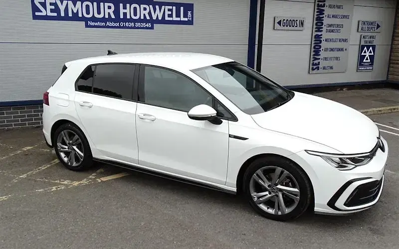 Used VW Golf VIII R-line 150 HP (110 kW) 2023 White Hatchback
