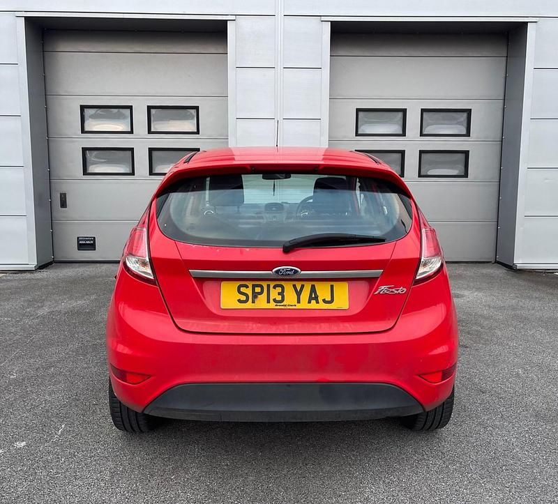 Used Ford Fiesta Zetec 82 HP (60 kW) 2013 Red Hatchback