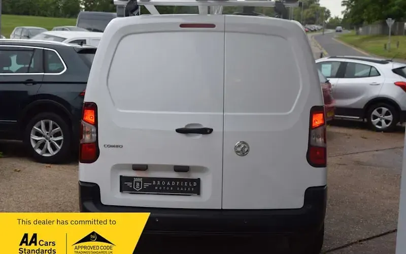 Used Vauxhall Combo Edition 101 HP (74 kW) 2019 MPV