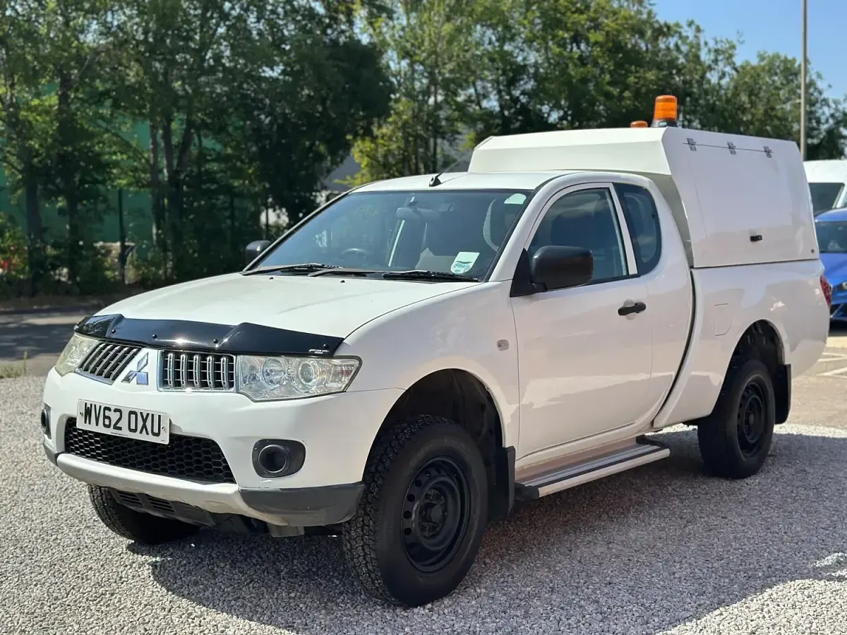 Used Mitsubishi L200 134 HP (98 kW) 2012 White Pickup
