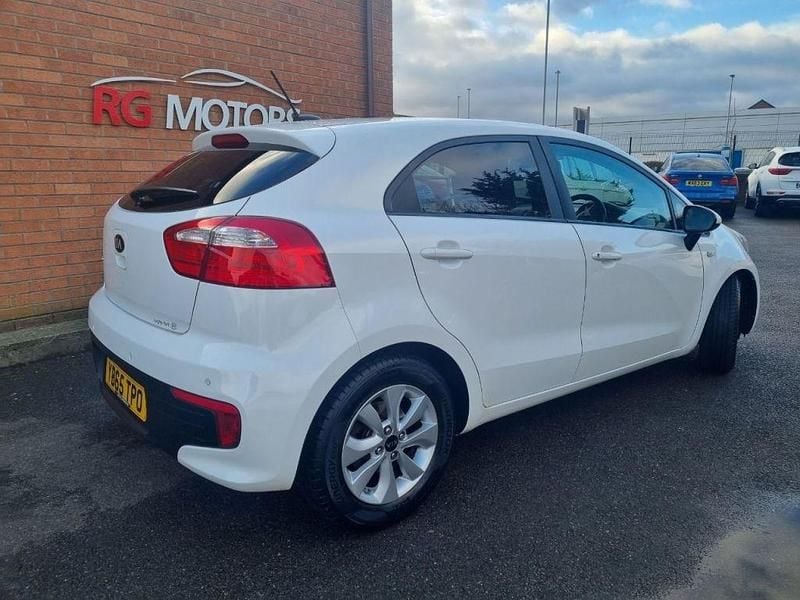 Used Kia Rio 84 HP (61 kW) 2016 White Hatchback