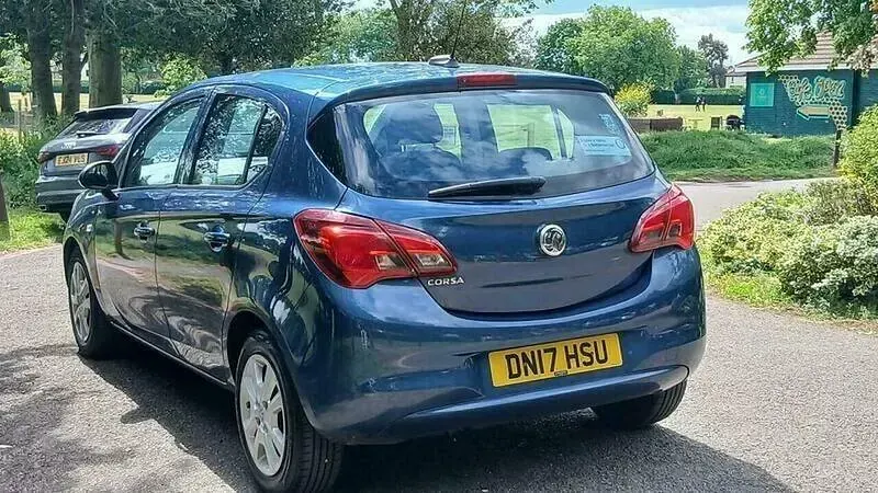 Used Vauxhall Corsa Design Edition 90 HP (66 kW) 2017 Blue Hatchback
