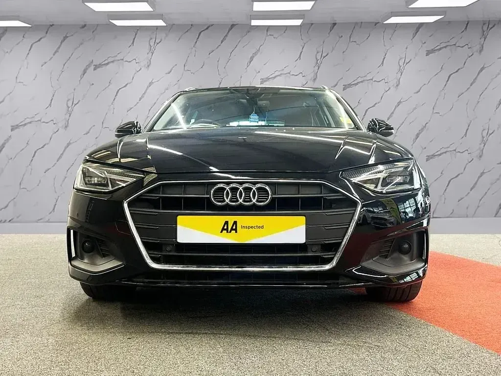 Begagnad Audi A4 Comfort 163 HK (119 kW) 2023 Svart Kombi