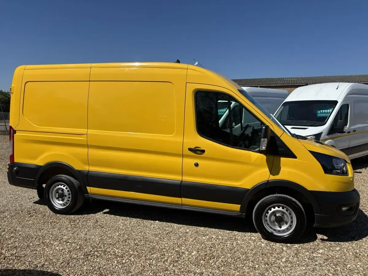 Second-hand Ford Transit 105 CP (77 kW) 2021 Galben Van