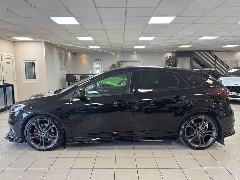 Used Ford Focus ST 250 HP (183 kW) 2016 Black Hatchback