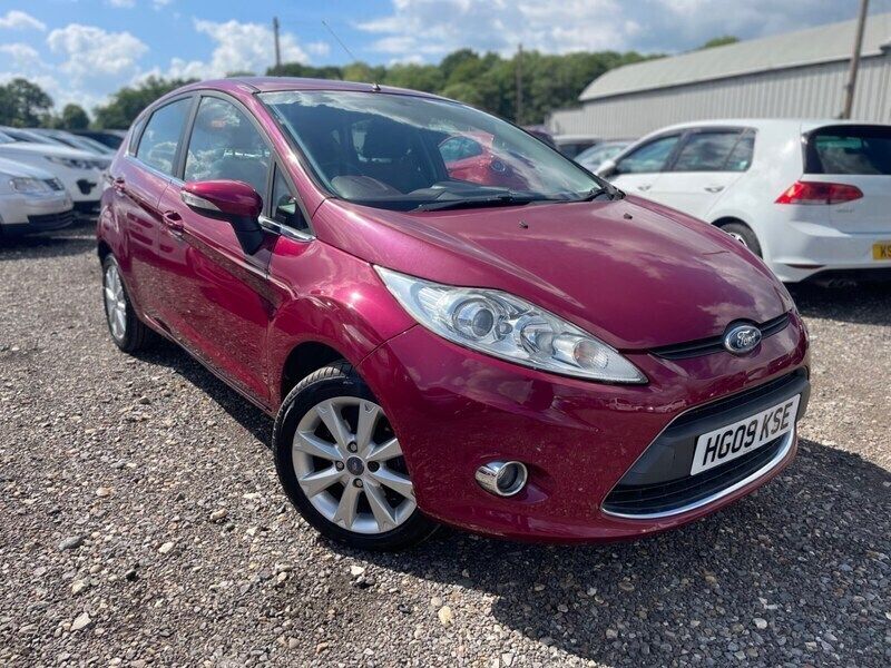 Red Used 2009 Ford Fiesta Zetec Hatchback | £2,550 (Fair price) - Image 1/4