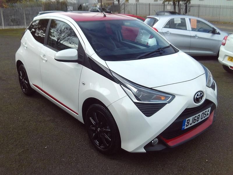 White Used 2018 Toyota Aygo x-press Hatchback | £8,995 (Fair price) - Image 1/4