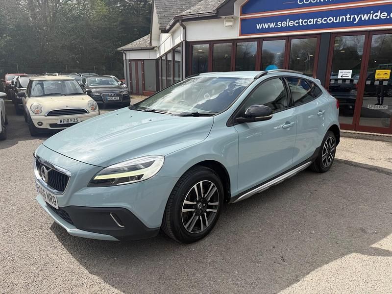 Used Volvo V40 152 HP (111 kW) 2016 Blue Hatchback