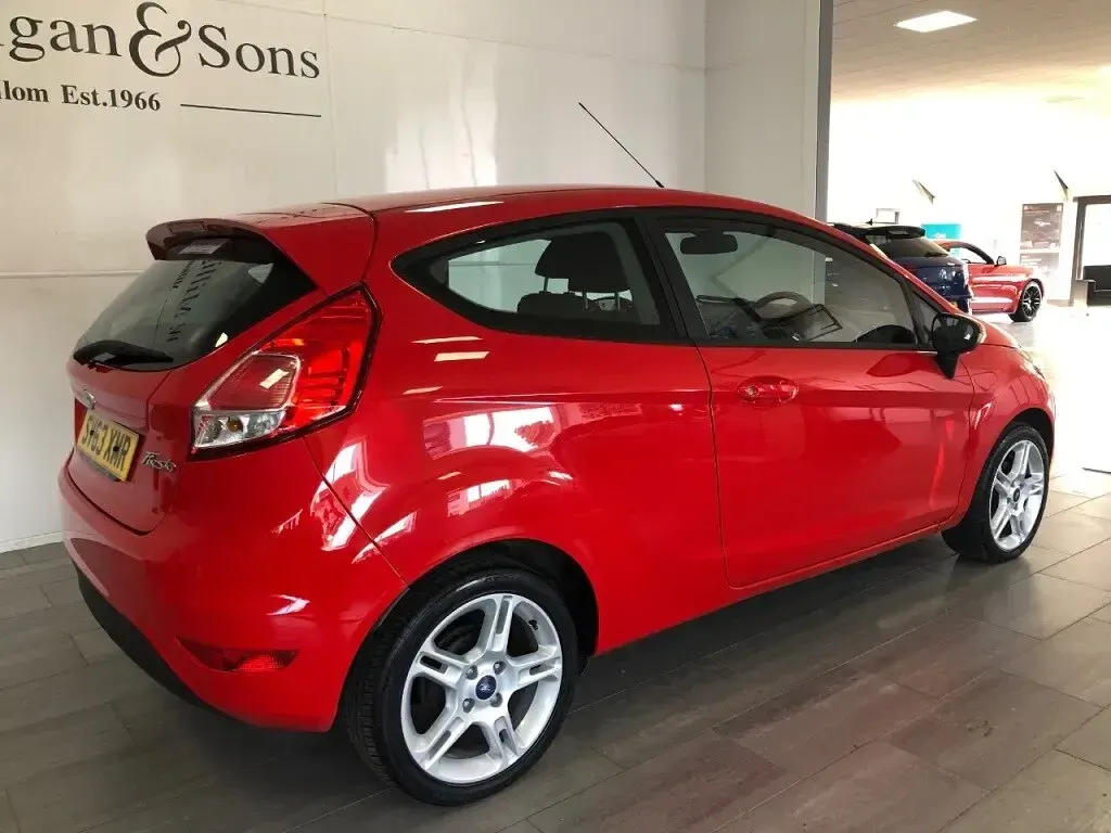 Used Ford Fiesta Style 82 HP (60 kW) 2013 Red Hatchback