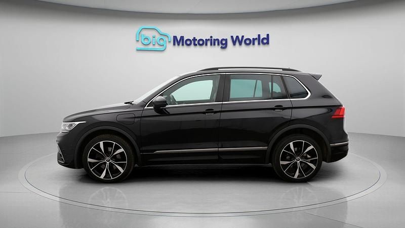 Used VW Tiguan R-line 242 HP (177 kW) 2023 Black SUV