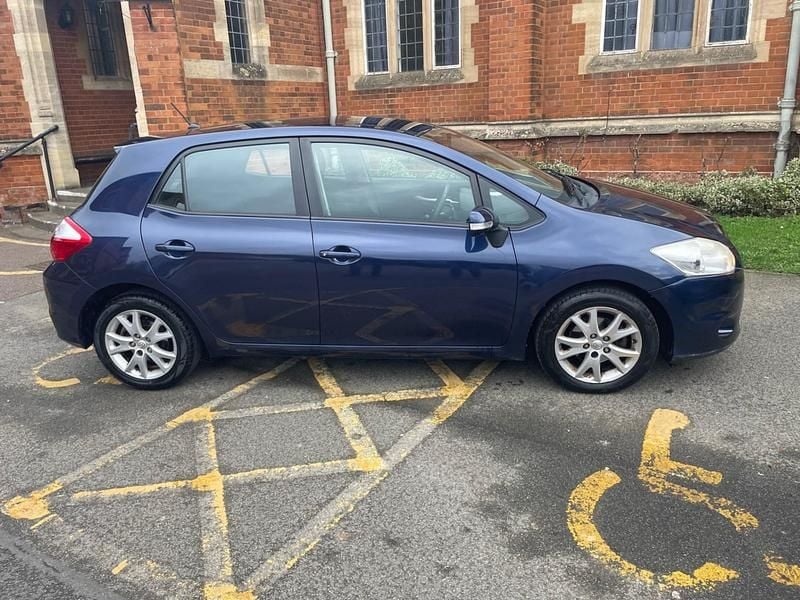 Used Toyota Auris 132 HP (97 kW) 2012 Blue Hatchback