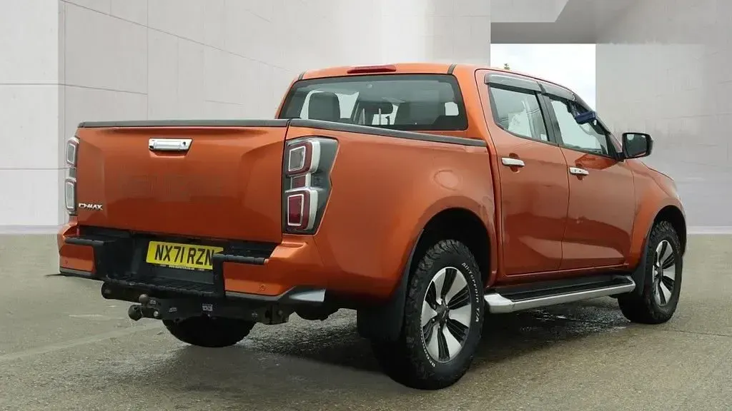 Used Isuzu D-Max 163 HP (119 kW) 2021 Orange Pickup