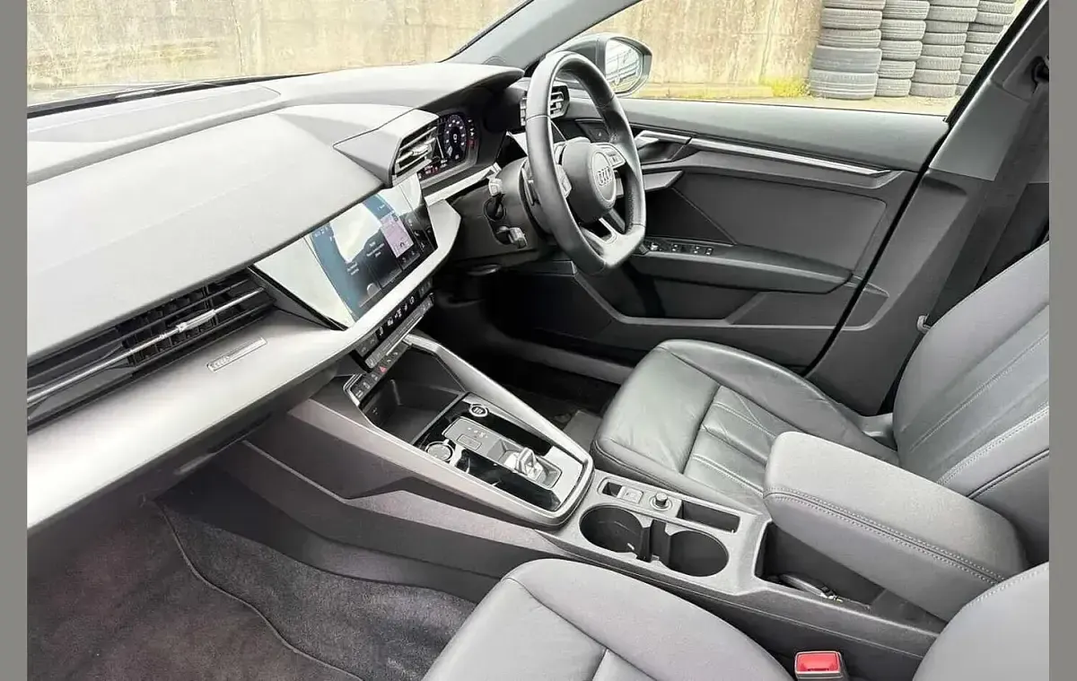 Usado Audi A3 Sport 147 HP (108 kW) 2022 Cinzento Sedan