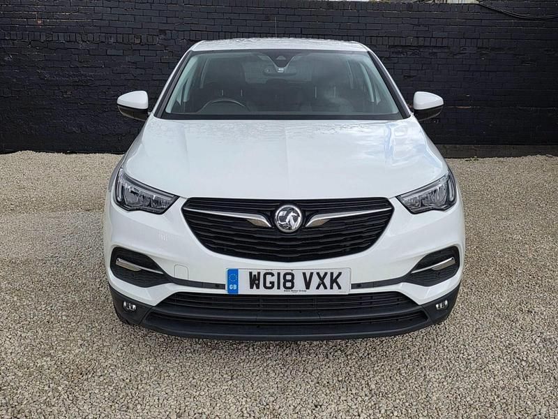 Used Vauxhall Grandland X S 130 HP (95 kW) 2018 White SUV