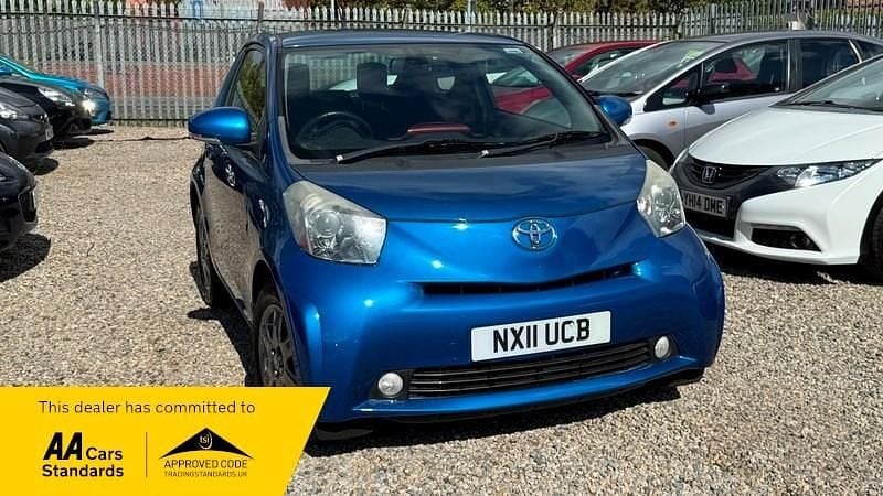 Used Toyota iQ 68 HP (50 kW) 2011 Blue Hatchback