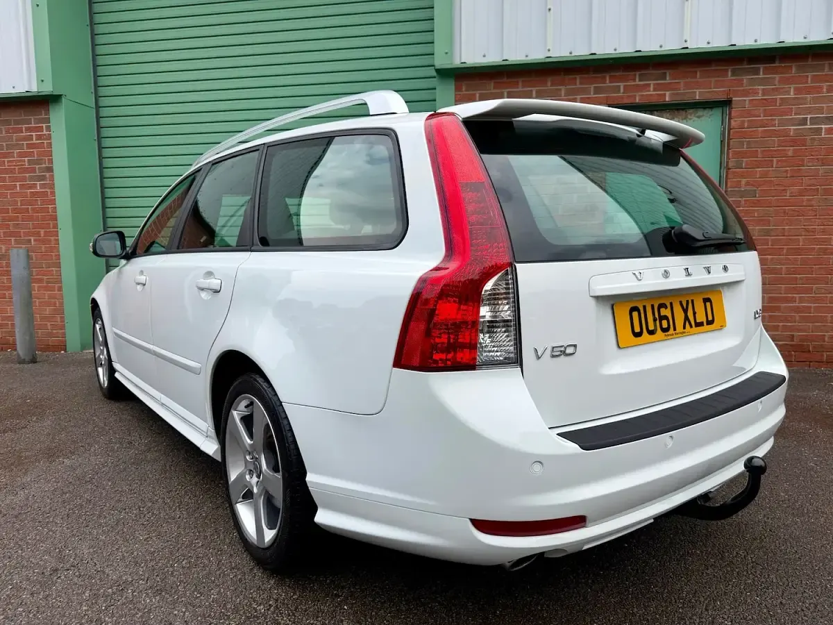 Used Volvo V50 R-Design 147 HP (108 kW) 2011 White Estate