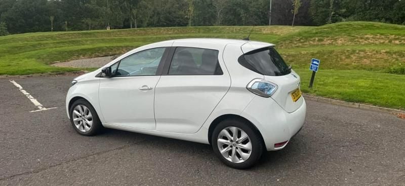 Used Renault Zoe Dynamique 64 kW (88 HP) 2013 White Hatchback