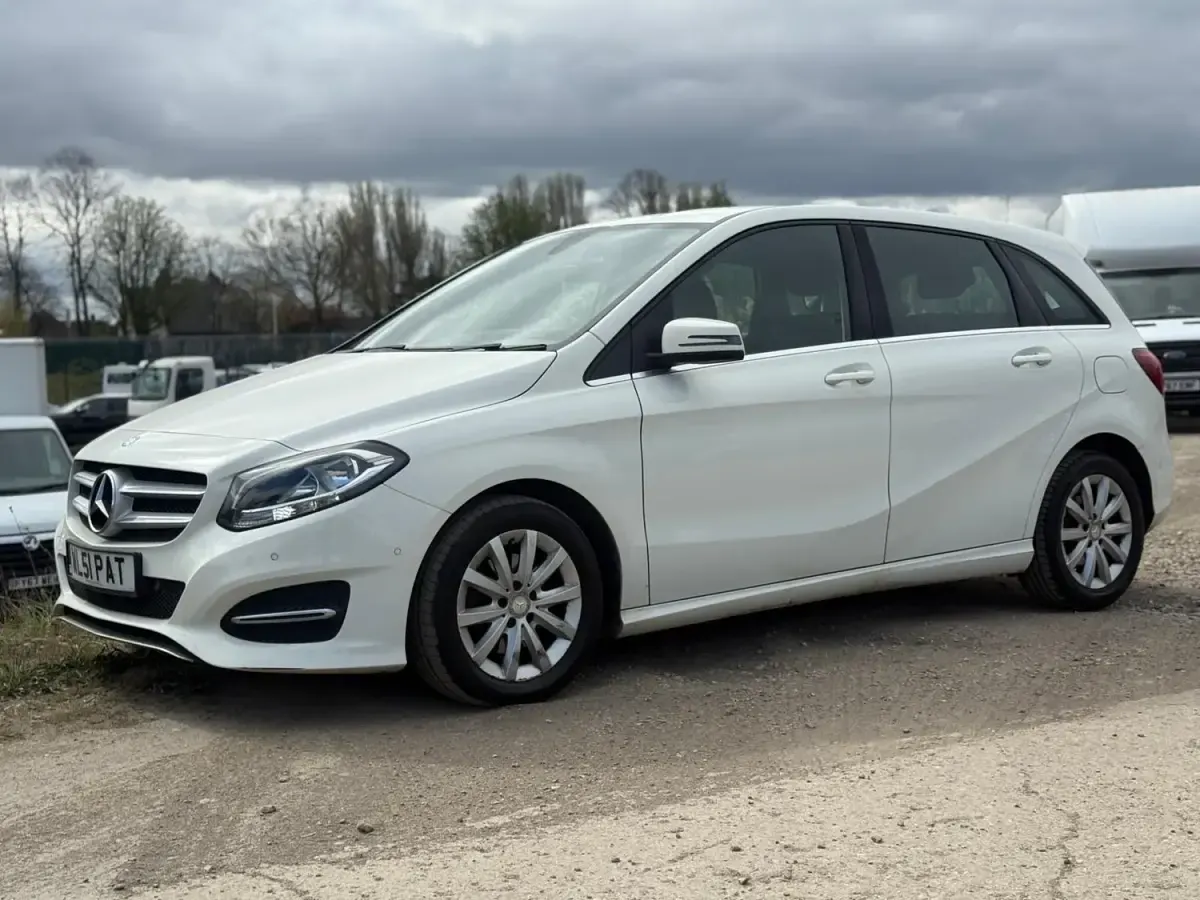 Begagnad Mercedes B180 Executive 122 HK (89 kW) 2015 Vit Minibuss