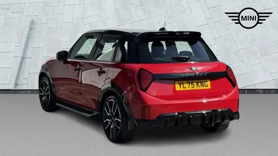 Used Mini Cooper Hatch 113 kW (154 HP) 2026 Red Hatchback
