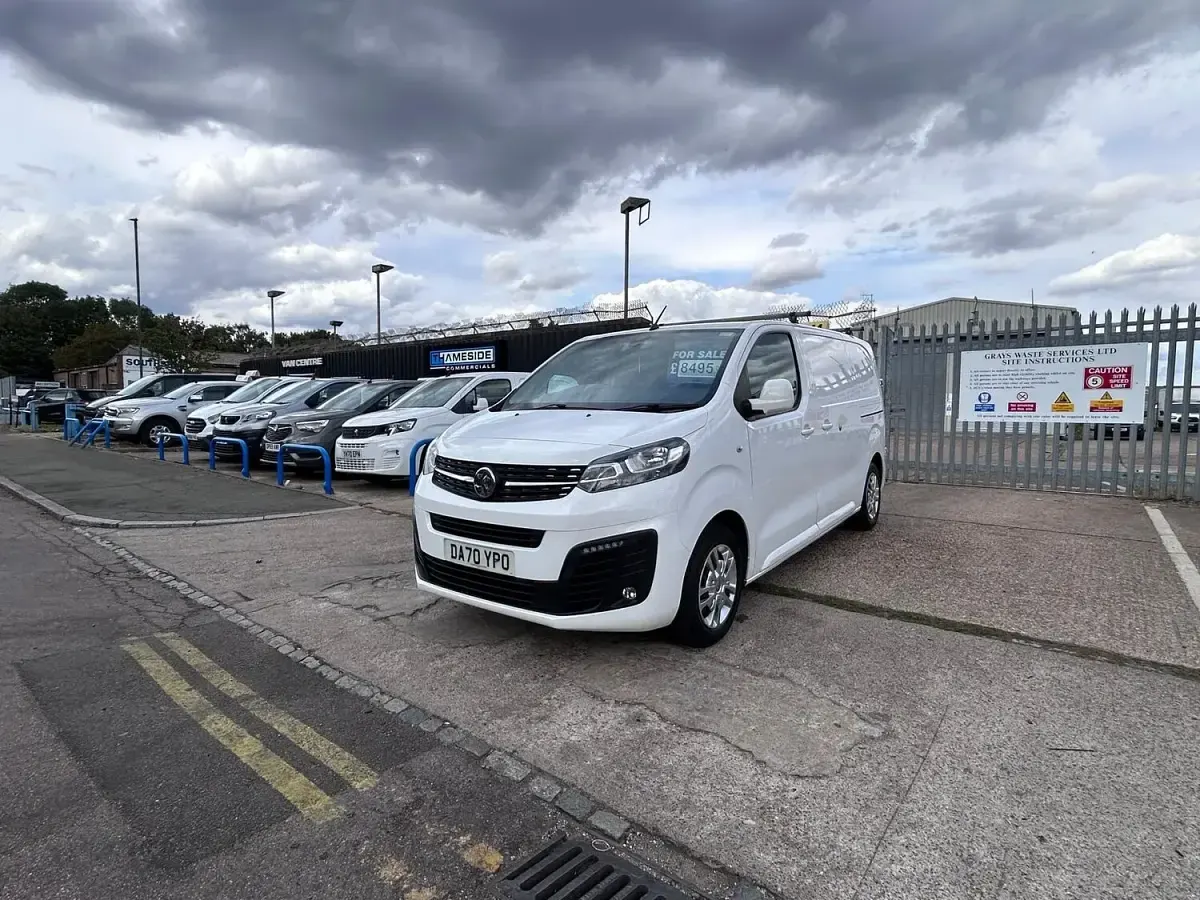 Used Vauxhall Vivaro Sportive 120 HP (88 kW) 2020 White MPV