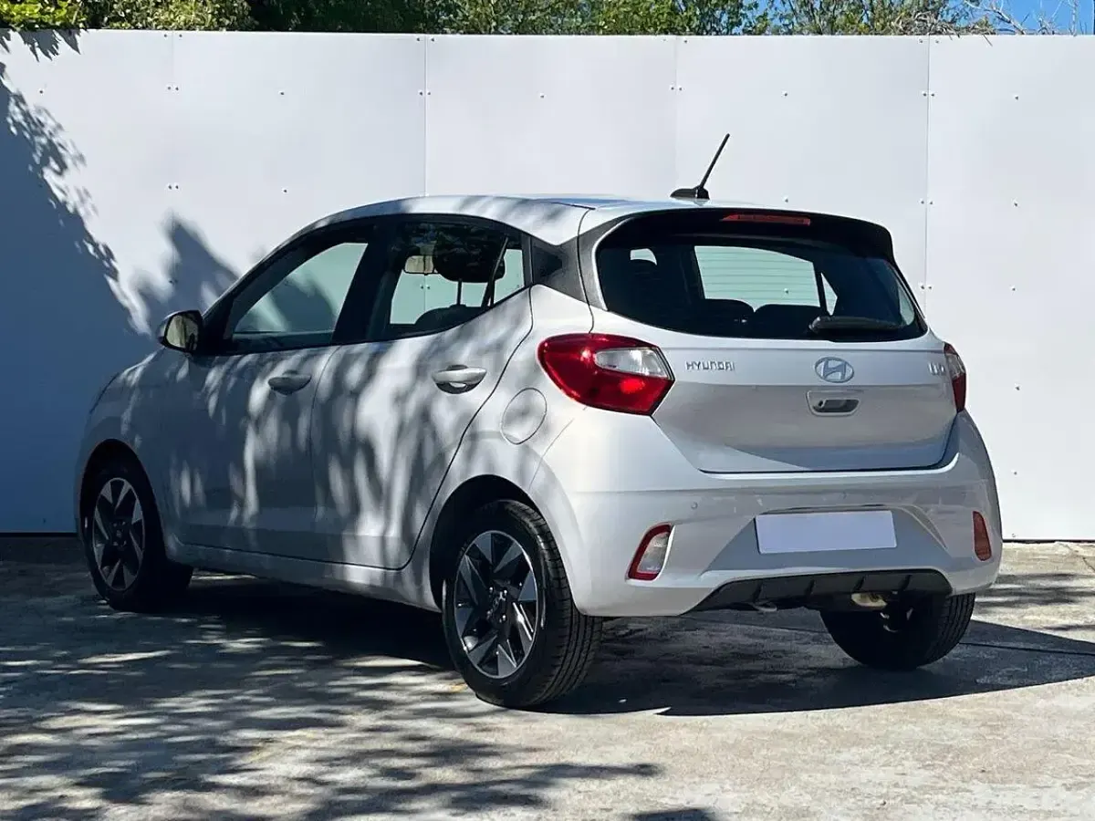 Used Hyundai i10 Premium 83 HP (61 kW) 2026 White Hatchback
