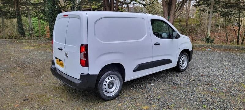 New Vauxhall Combo 101 HP (74 kW) 2025 White Van