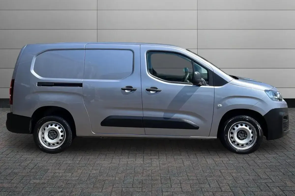 Used Citroën Berlingo 99 HP (72 kW) 2023 Grey MPV