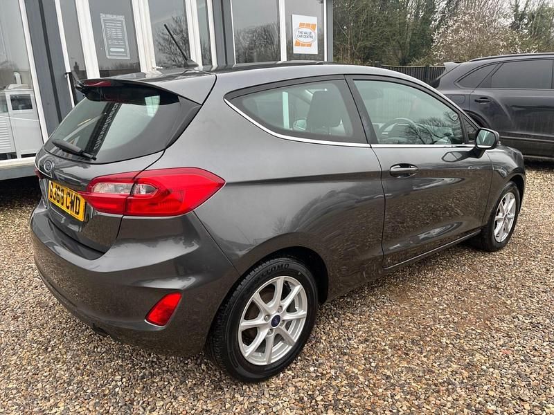 Used Ford Fiesta Zetec 100 HP (73 kW) 2018 Grey Hatchback