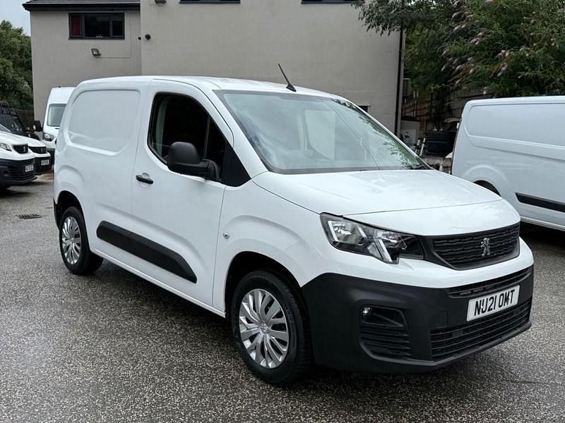 White Used 2021 Peugeot Partner MPV | £7,990 (Good price) - Image 1/4