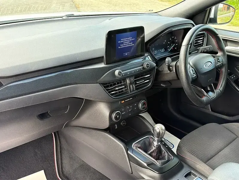 Usado Ford Focus ST-Line 120 HP (88 kW) 2018 Branco Citadino