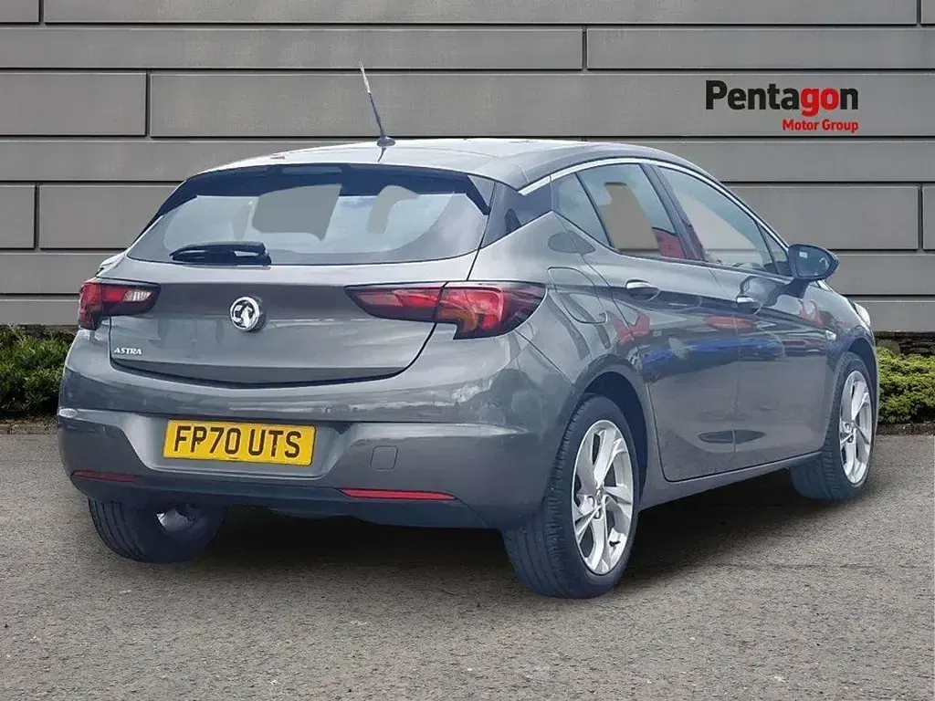 Używany Vauxhall Astra SRi 108 KM (79 kW) 2020 Szary Hatchback