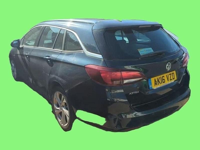 Used Vauxhall Astra SRi 136 HP (100 kW) 2016 Green Estate