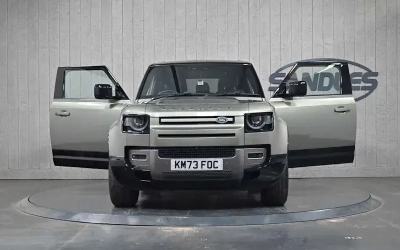 Used Land Rover Defender HSE Dynamic 250 HP (183 kW) 2023 Green SUV