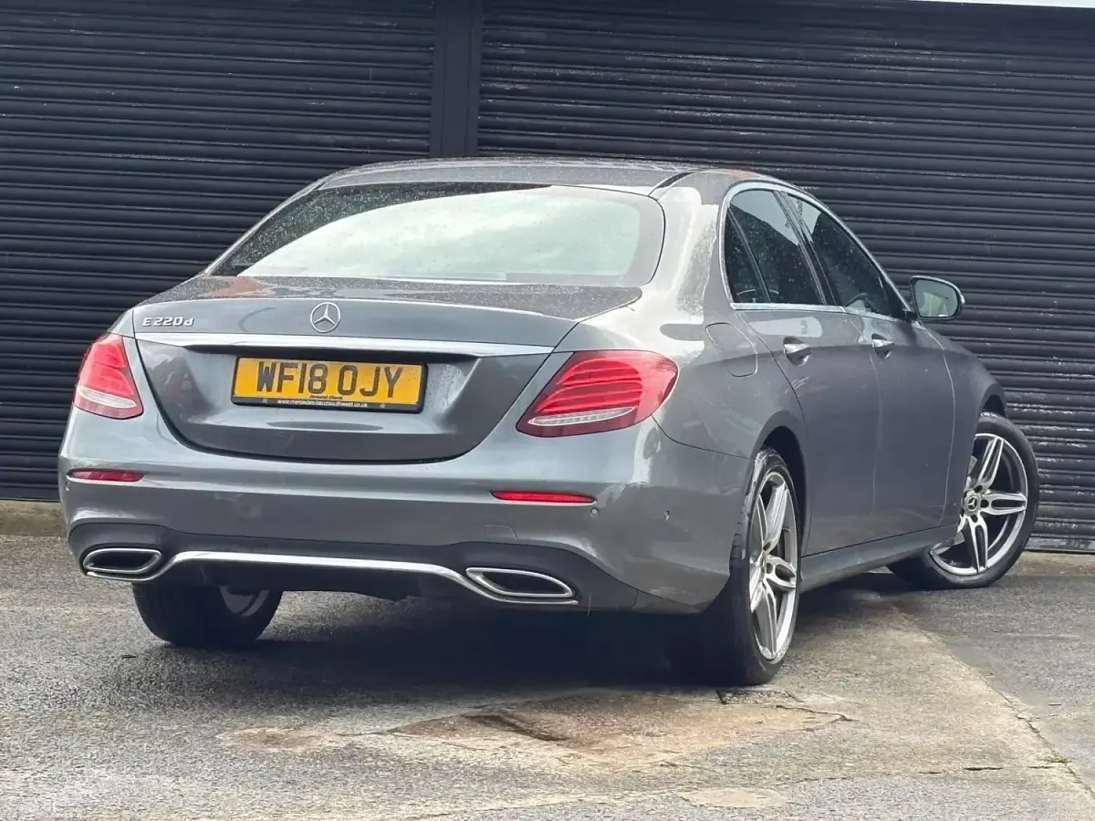 Begagnad Mercedes E220 AMG line 194 HK (142 kW) 2018 Grå Sedan