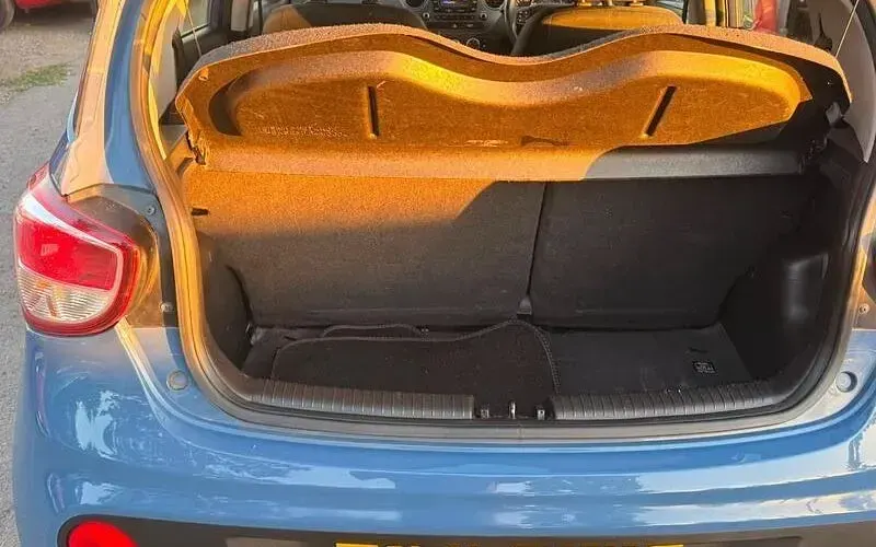 Used Hyundai i10 SE 67 HP (49 kW) 2017 Blue Hatchback