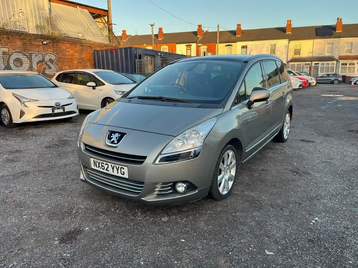 Used Peugeot 5008 Allure 112 HP (82 kW) 2012 Grey MPV