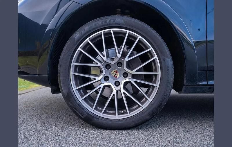 Used Porsche Cayenne 334 HP (245 kW) 2019 Blue SUV