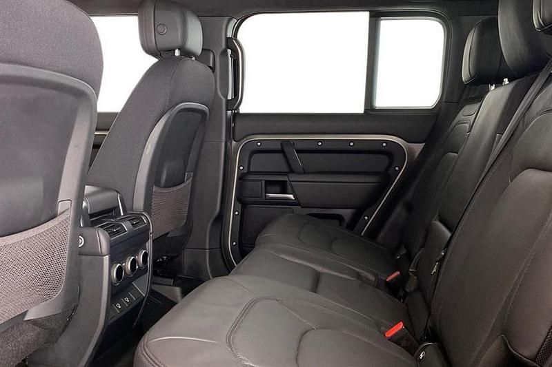 Used Land Rover Defender 350 HP (257 kW) 2024 Silicon silver Estate