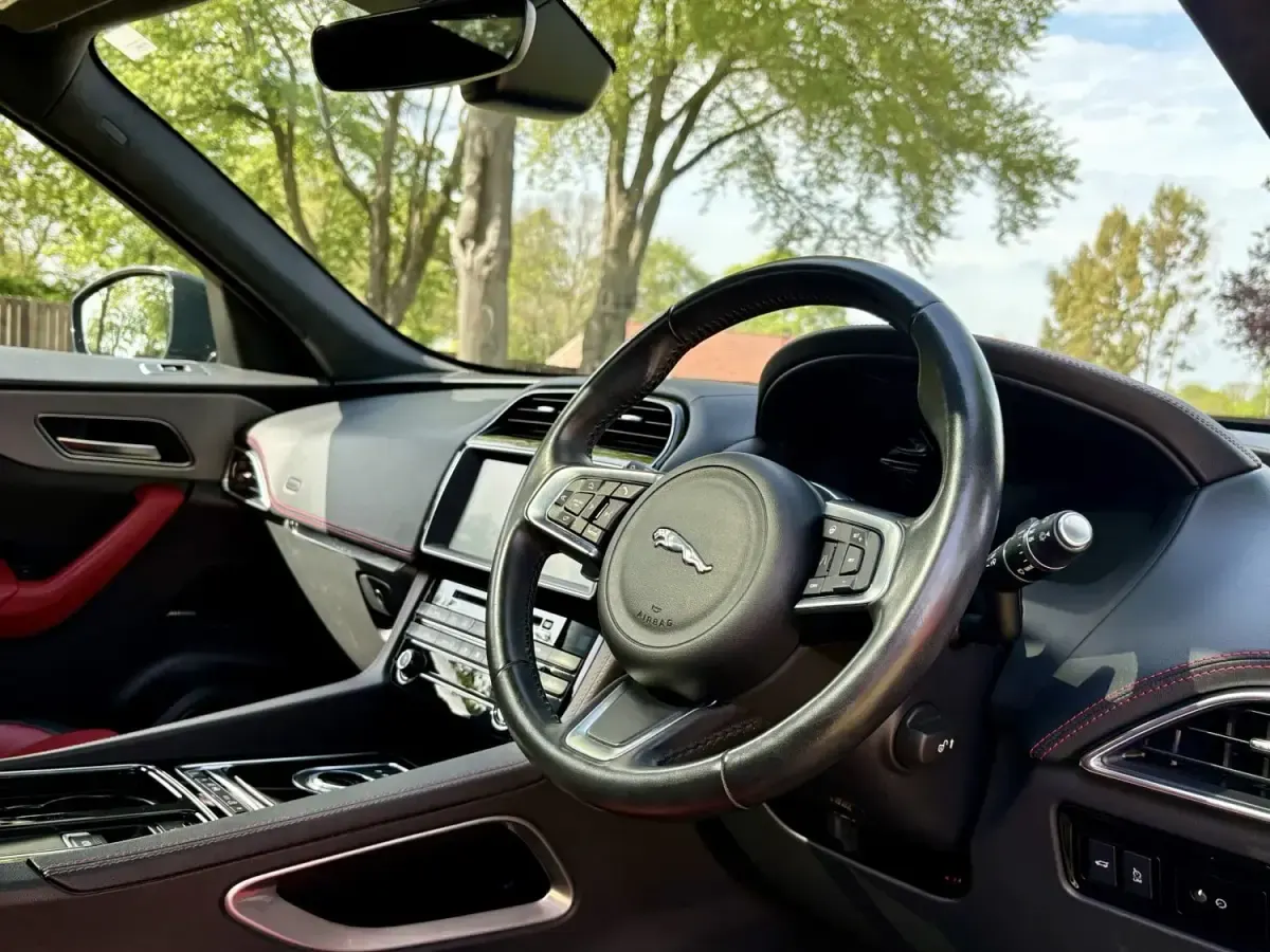 Second-hand Jaguar F-Pace Chequered Flag 180 CP (132 kW) 2020 Negru SUV