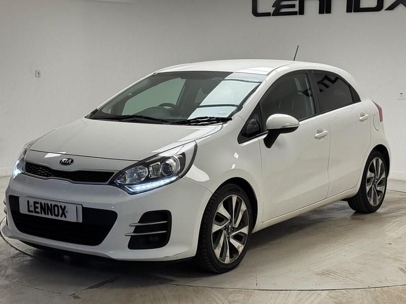 Used Kia Rio 107 HP (78 kW) 2016 White Hatchback
