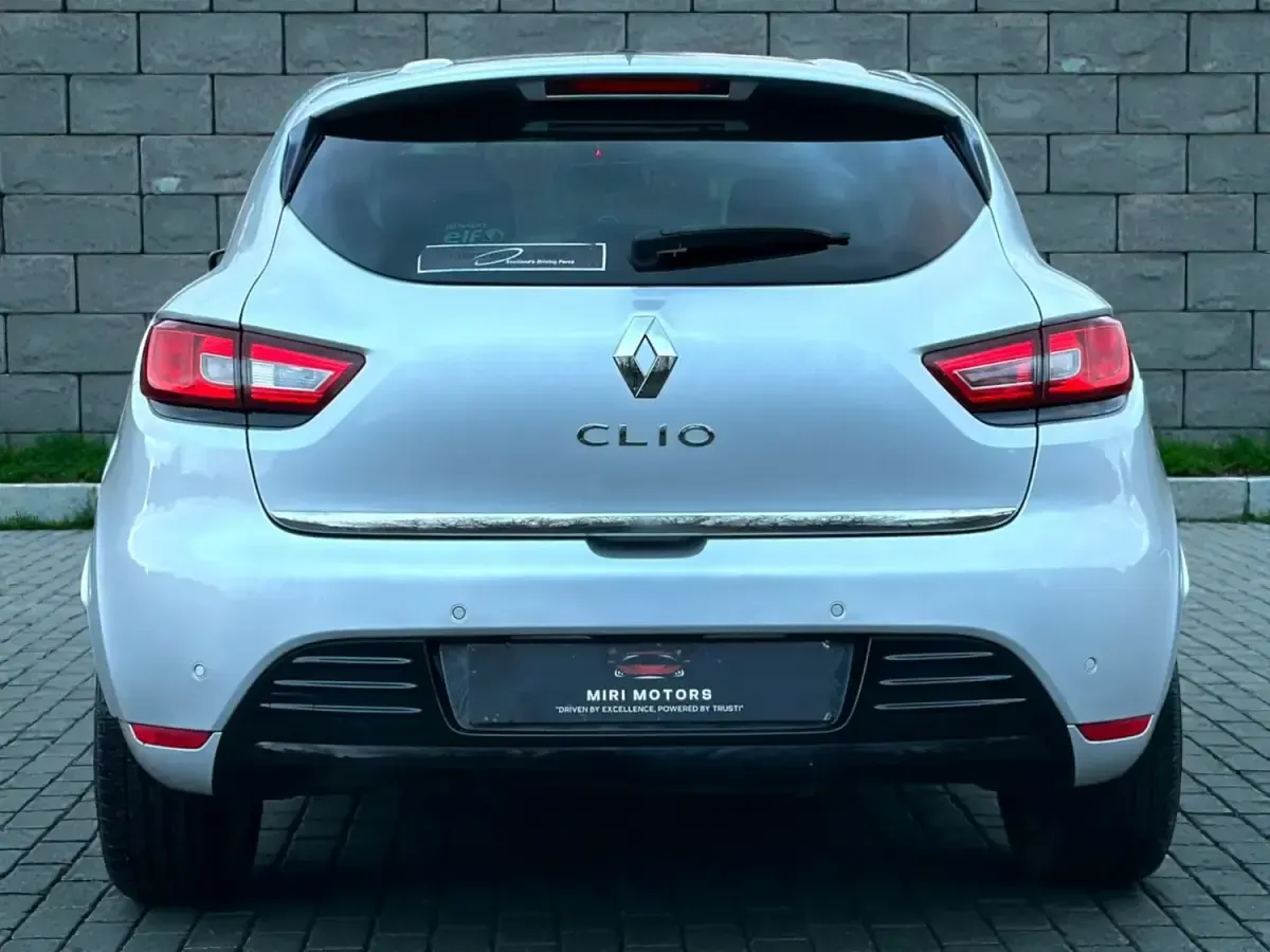 Gebraucht Renault Clio IV Iconic 75 PS (55 kW) 2019 Silber Kleinwagen