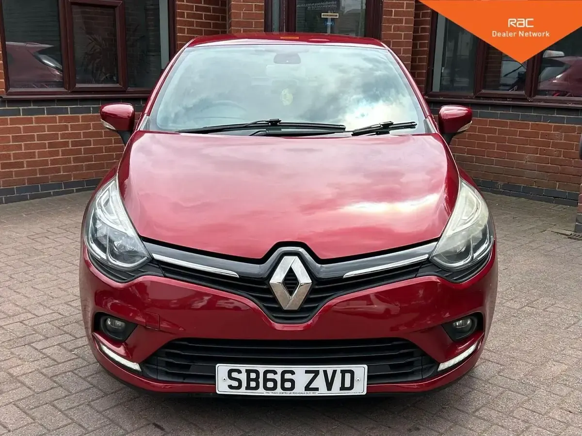 Used Renault Clio Dynamique 75 HP (55 kW) 2016 Red Hatchback